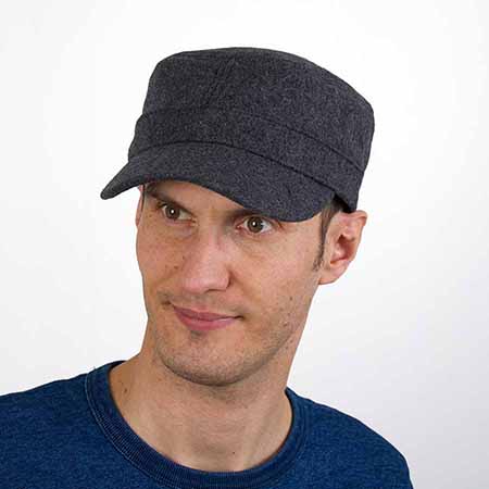 Men's cap with visor